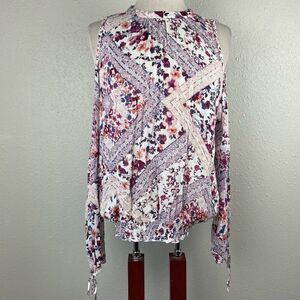 American Rag Cold Shoulder Floral Top Size XL EUC